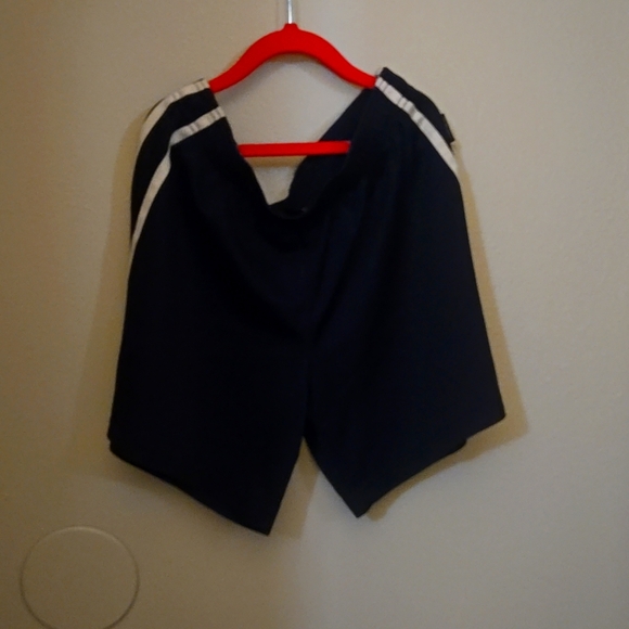 Basketball shorts - Picture 1 of 2